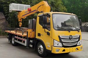 Xe nâng người làm việc trên cao